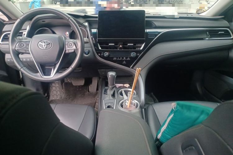 Used Toyota Camry 2023 2.0G Luxury Edition Center Console