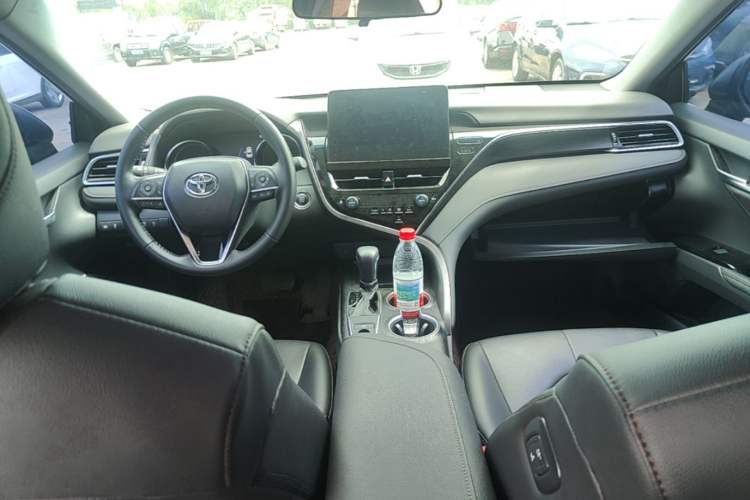 Used Toyota Camry 2023 2.0G Luxury Edition Center Console