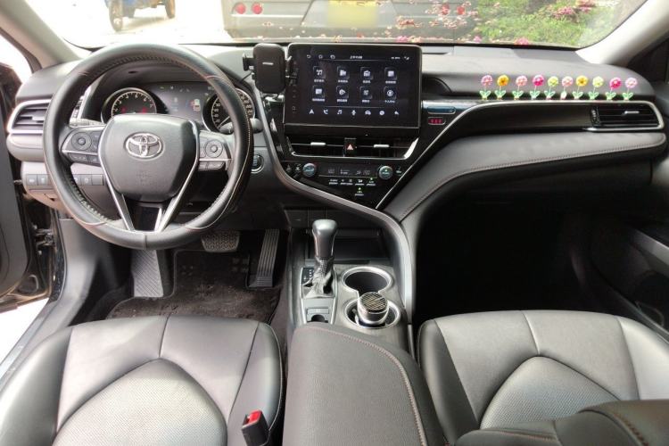 Used Toyota Camry 2023 2.0G Luxury Edition Center Console