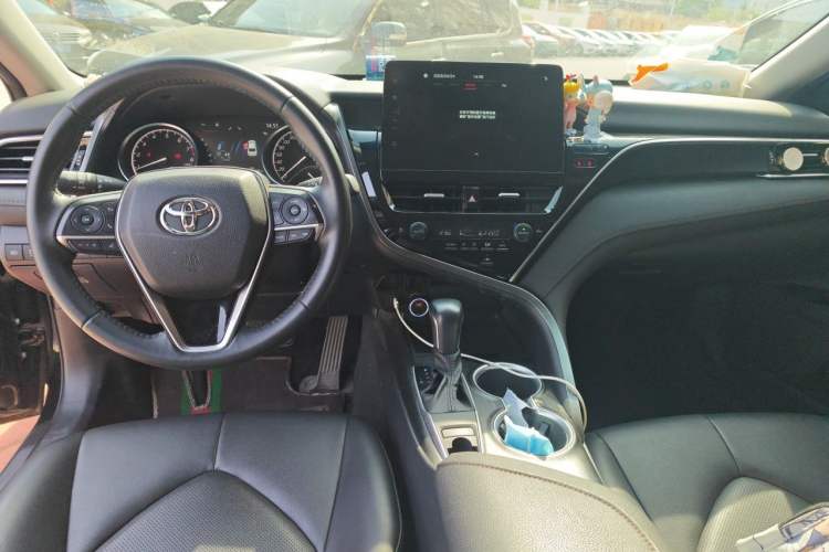 Used Toyota Camry 2023 2.0G Luxury Edition Center Console