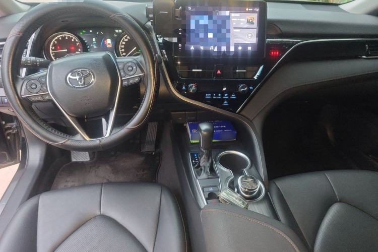 Used Toyota Camry 2023 2.0G Luxury Edition Center Console