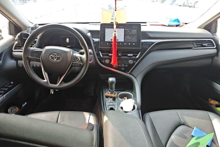 Used Toyota Camry 2023 2.5G Luxury Edition Center Console