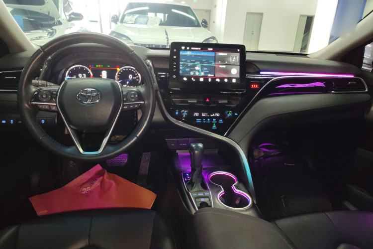 Used Toyota Camry 2023 2.5G Luxury Edition Center Console