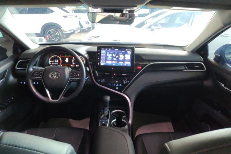 Used Toyota Camry 2023 2.5G Luxury Edition Center Console
