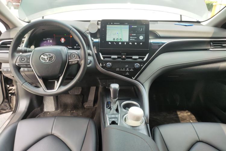 Used Toyota Camry 2023 2.5G Luxury Edition Center Console