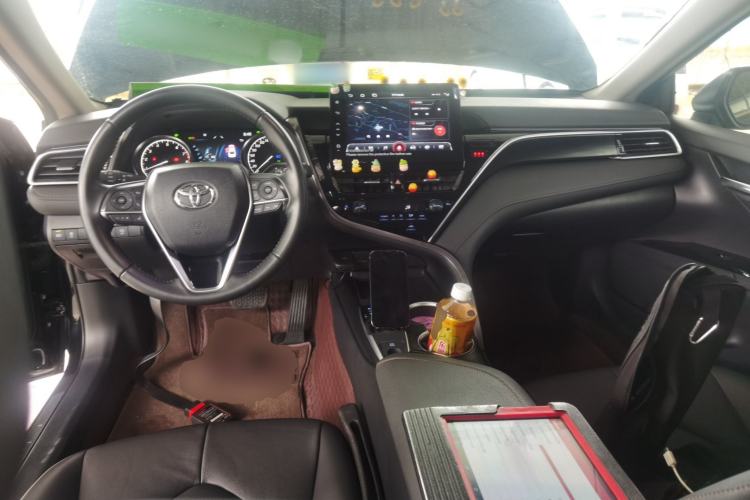 Used Toyota Camry 2023 2.0G Luxury Edition Center Console