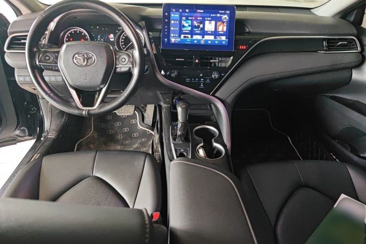 Used Toyota Camry 2023 2.0G Luxury Edition Center Console
