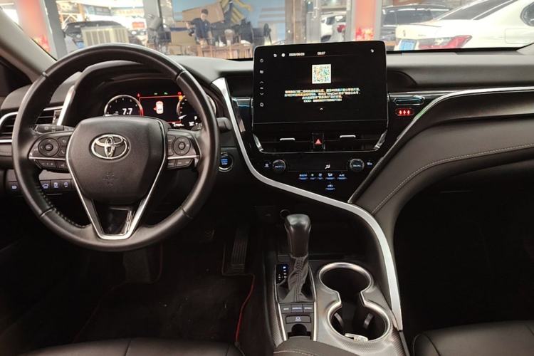 Used Toyota Camry 2023 2.5S Knight Edition Center Console