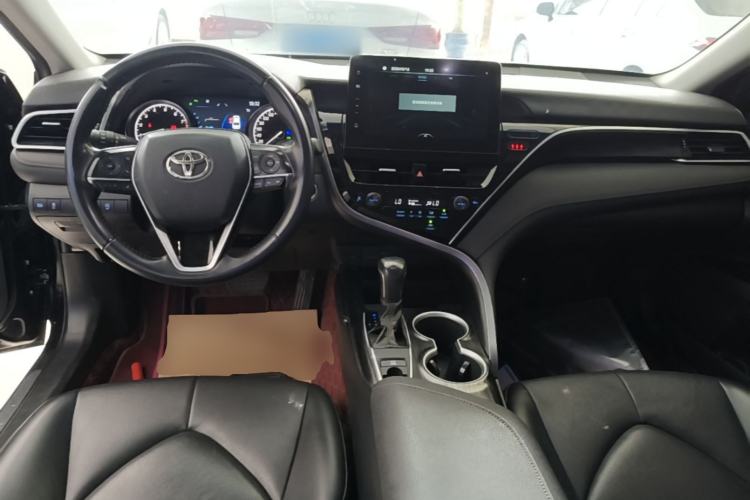 Used Toyota Camry 2023 2.0G Luxury Edition Center Console