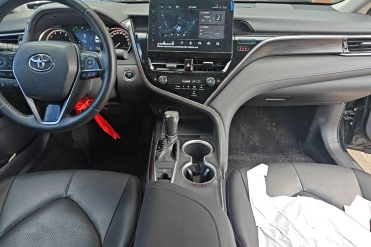 Used Toyota Camry 2023 2.0G Luxury Edition Center Console