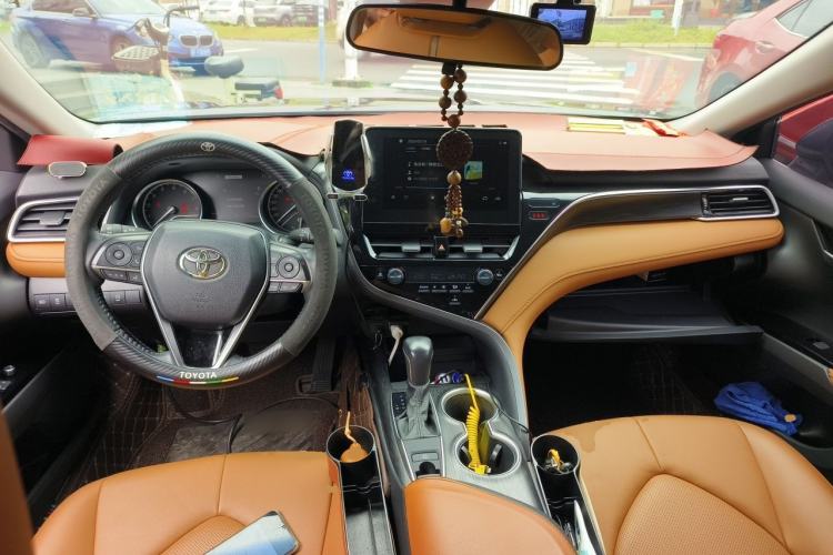 Used Toyota Camry 2023 2.0G Luxury Edition Center Console