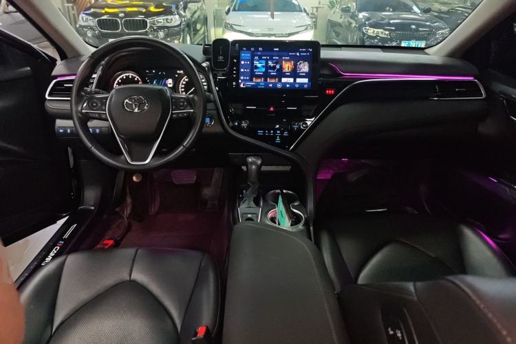 Used Toyota Camry 2023 2.0G Luxury Edition Center Console