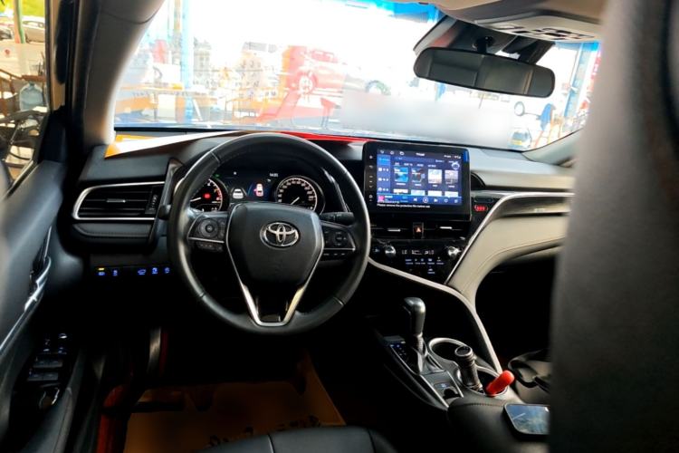 Used Toyota Camry 2023 2.0G Luxury Edition Center Console
