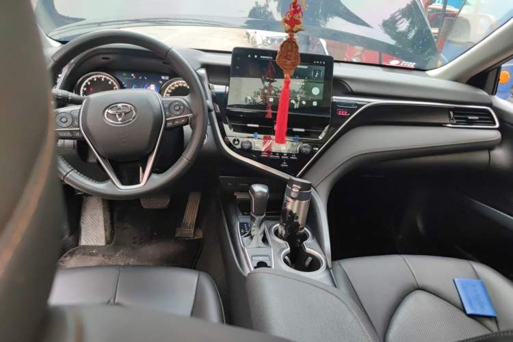 Used Toyota Camry 2023 2.0G Luxury Edition Center Console