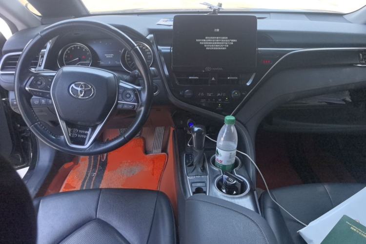 Used Toyota Camry 2023 2.0G Luxury Edition Center Console