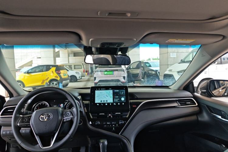 Used Toyota Camry 2023 2.0G Luxury Edition Center Console