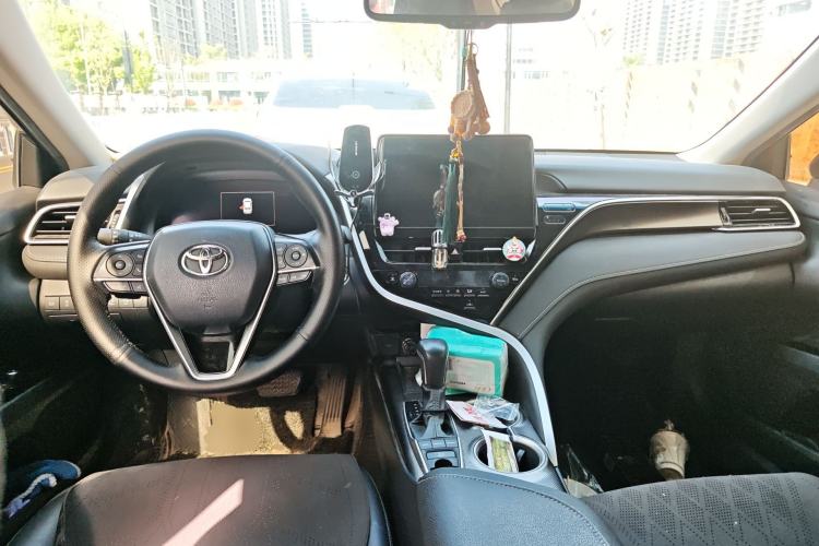 Used Toyota Camry 2023 2.5S Knight Edition Center Console