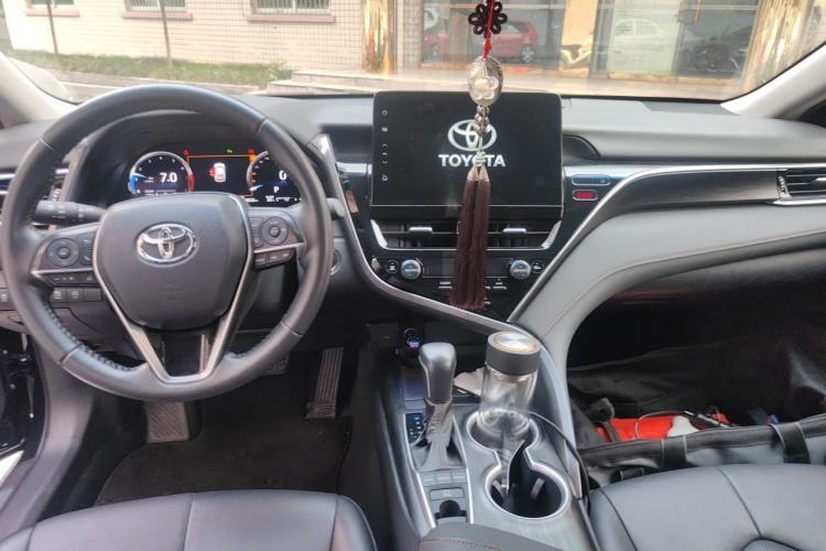 Used Toyota Camry 2023 2.5G Luxury Edition Center Console