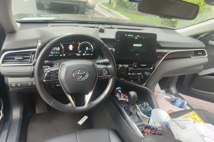 Used Toyota Camry 2023 2.5G Luxury Edition Center Console