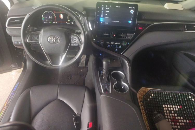 Used Toyota Camry 2023 2.5G Luxury Edition Center Console