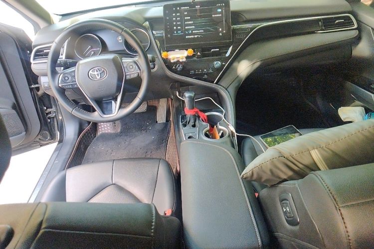 Used Toyota Camry 2023 2.0G Luxury Edition Center Console