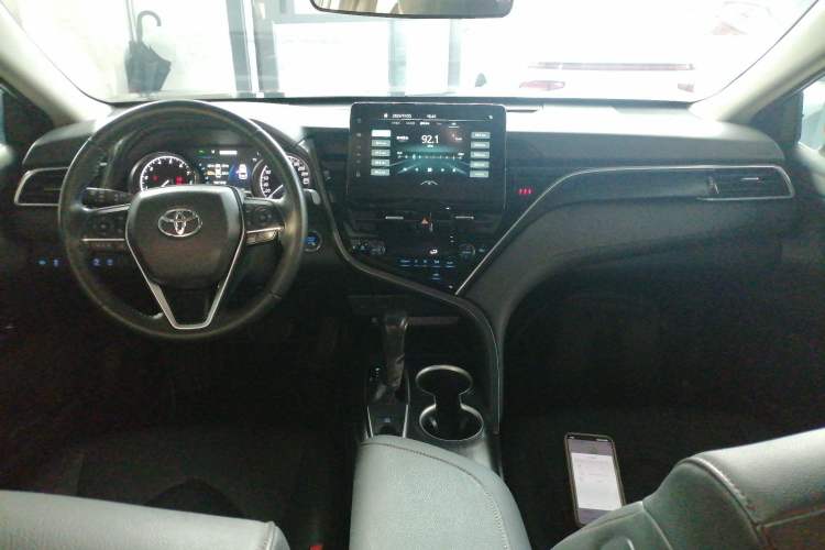 Used Toyota Camry 2023 2.0G Luxury Edition Center Console