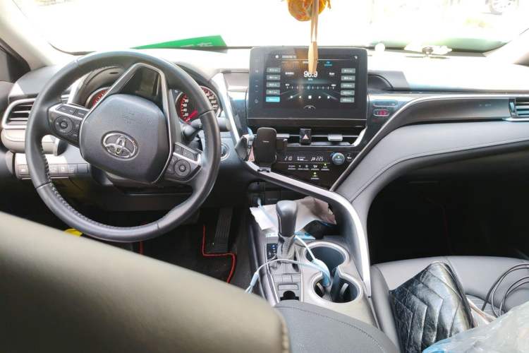 Used Toyota Camry 2023 2.0S Knight Edition Center Console