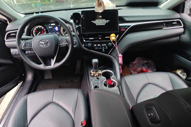 Used Toyota Camry 2023 2.0G Luxury Edition Center Console