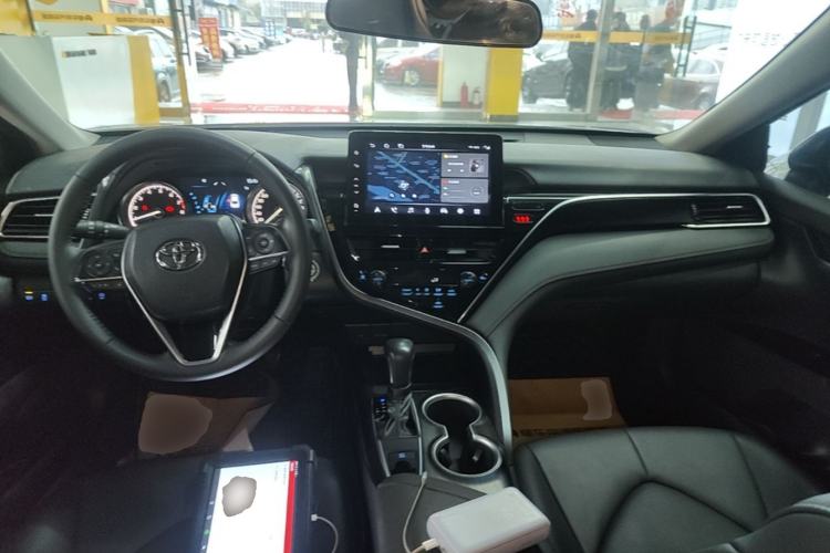 Used Toyota Camry 2023 2.0G Luxury Edition Center Console