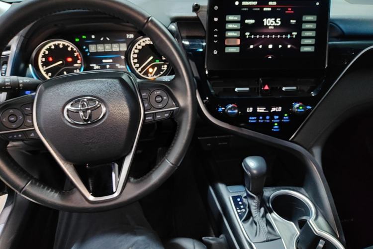 Used Toyota Camry 2023 2.0G Luxury Edition Center Console