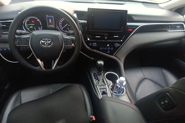 Used Toyota Camry 2023 Dual-Motor 2.5 HGVP Leading Edition Center Console