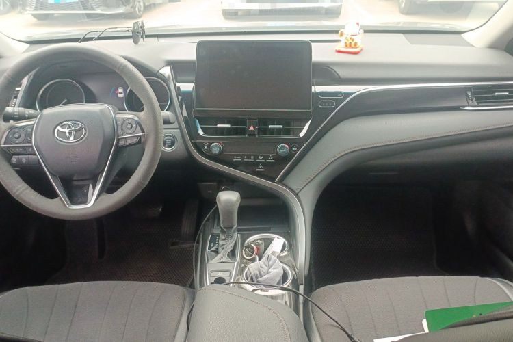 Used Toyota Camry 2023 2.0G Luxury Edition Center Console
