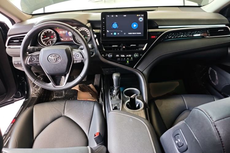 Used Toyota Camry 2023 2.0G Luxury Edition Center Console