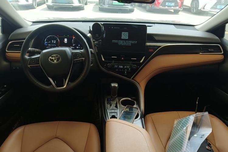 Used Toyota Camry 2023 2.5G Luxury Edition Center Console