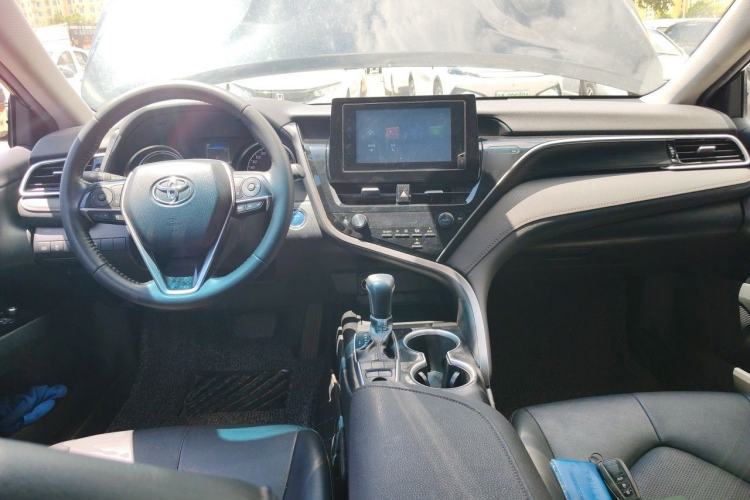 Used Toyota Camry 2023 Dual-Motor 2.5 HGVP Leading Edition Center Console