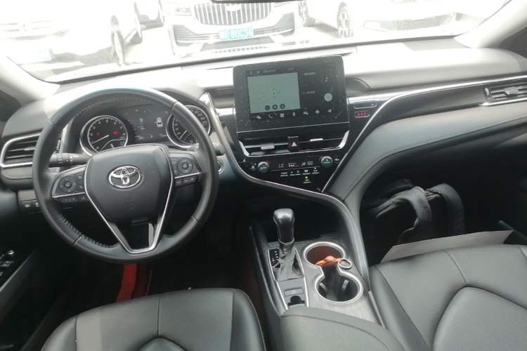 Used Toyota Camry 2023 2.0G Luxury Edition Center Console