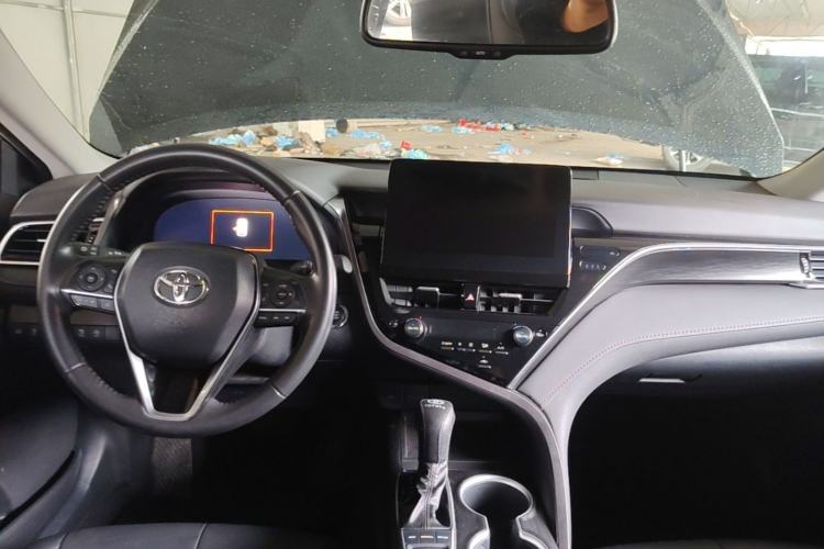 Used Toyota Camry 2023 2.5G Luxury Edition Center Console