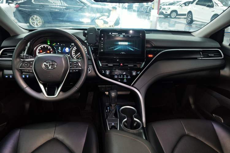 Used Toyota Camry 2023 2.0G Luxury Edition Center Console