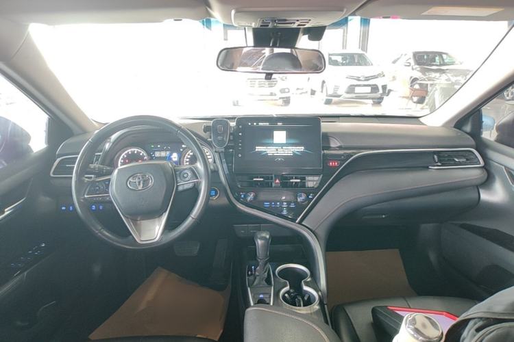 Used Toyota Camry 2023 2.0G Luxury Edition Center Console