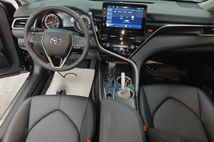 Used Toyota Camry 2023 2.0G Luxury Edition Center Console