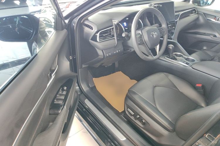 Used Toyota Camry 2023 2.0G Luxury Edition Driver Seat