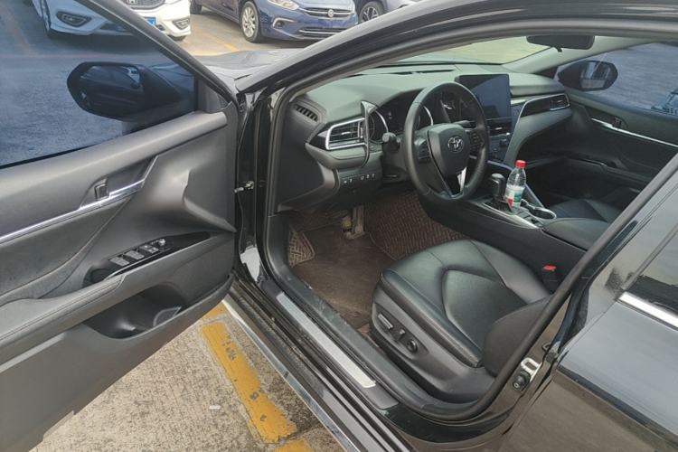 Used Toyota Camry 2023 2.0G Luxury Edition Driver Seat
