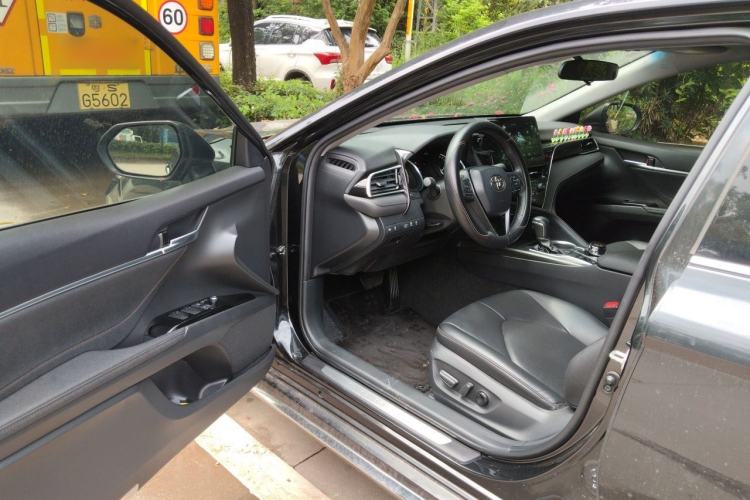 Used Toyota Camry 2023 2.0G Luxury Edition Driver Seat