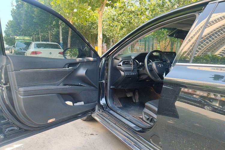 Used Toyota Camry 2023 2.0G Luxury Edition Driver Seat