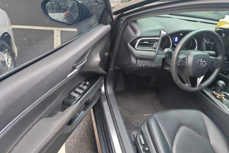Used Toyota Camry 2023 2.0G Luxury Edition Driver Seat