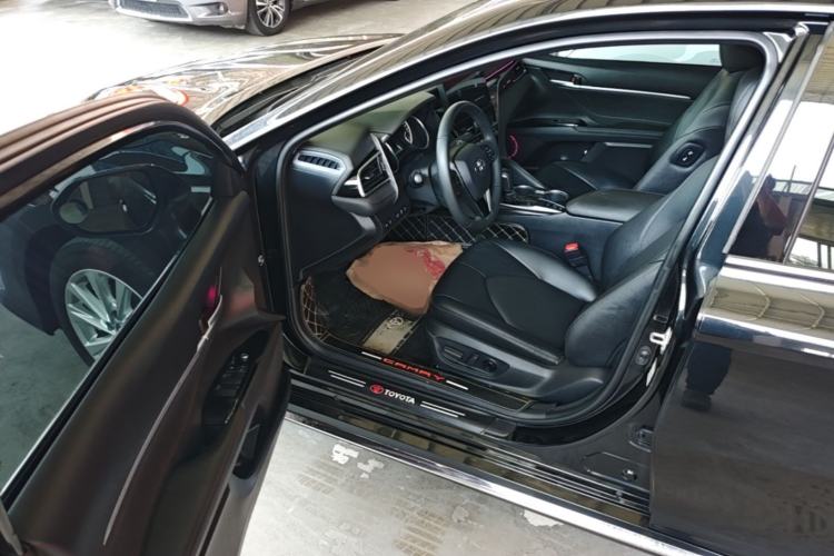 Used Toyota Camry 2023 2.0G Luxury Edition Driver Seat