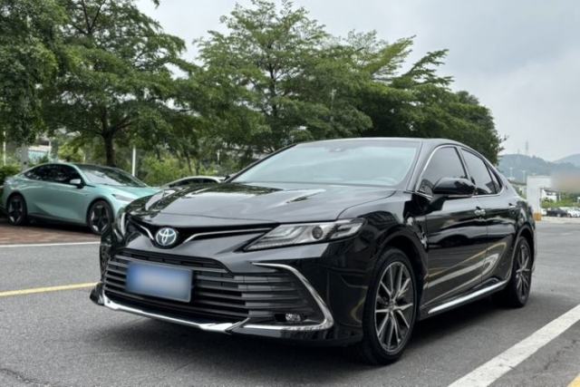 Ojetý Toyota Camry 2023 Dual-Motor 2.5HG Luxury Edition