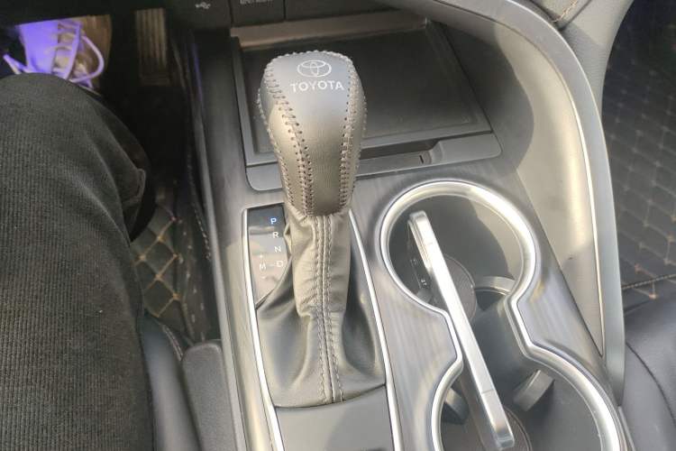 Used Toyota Camry 2023 2.0G Luxury Edition Gear Lever
