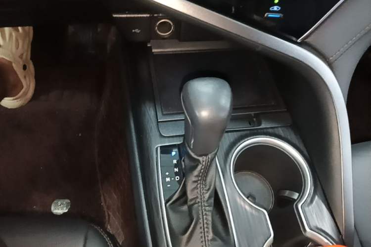 Used Toyota Camry 2023 2.0G Luxury Edition Gear Lever