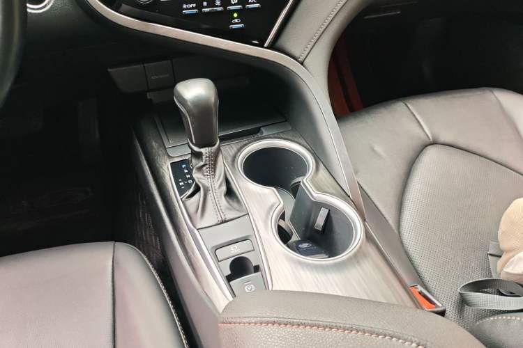 Used Toyota Camry 2023 2.0GVP Premier Edition Gear Lever